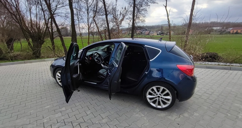 Opel Astra cena 21000 przebieg: 248365, rok produkcji 2009 z Miechów małe 211